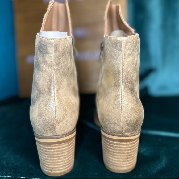 Antelope Tan and Cream Heeled Boots - Picture 8 of 8